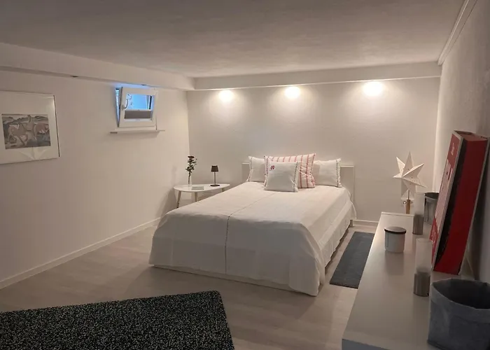Charmante Einliegerwohnung, 3 Zimmer In Ruhiger Wohnlage, 60Qm, Mit Gemuetlicher Suedterrasse