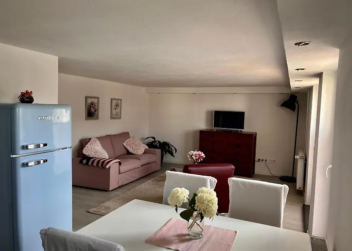 Charmante Einliegerwohnung, 3 Zimmer In Ruhiger Wohnlage, 60Qm, Mit Gemuetlicher Suedterrasse