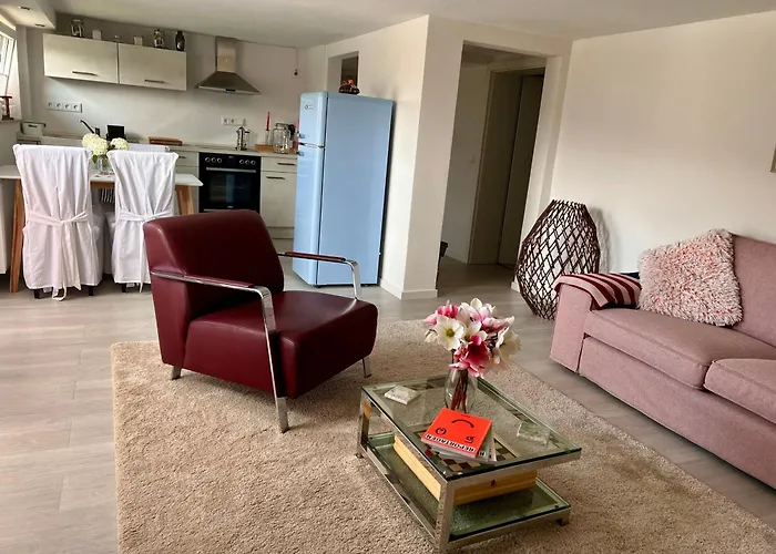 Charmante Einliegerwohnung, 3 Zimmer In Ruhiger Wohnlage, 60Qm, Mit Gemuetlicher Suedterrasse